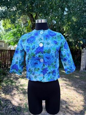 Vintage 1960s Capri Floral Button Down Top